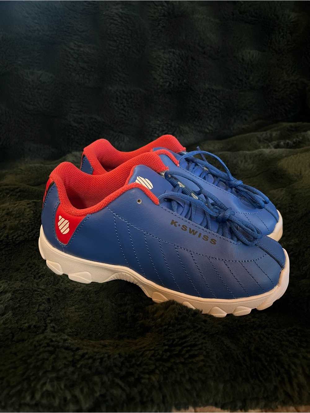K-Swiss Kids Blue and Red Low-Top Sneakers